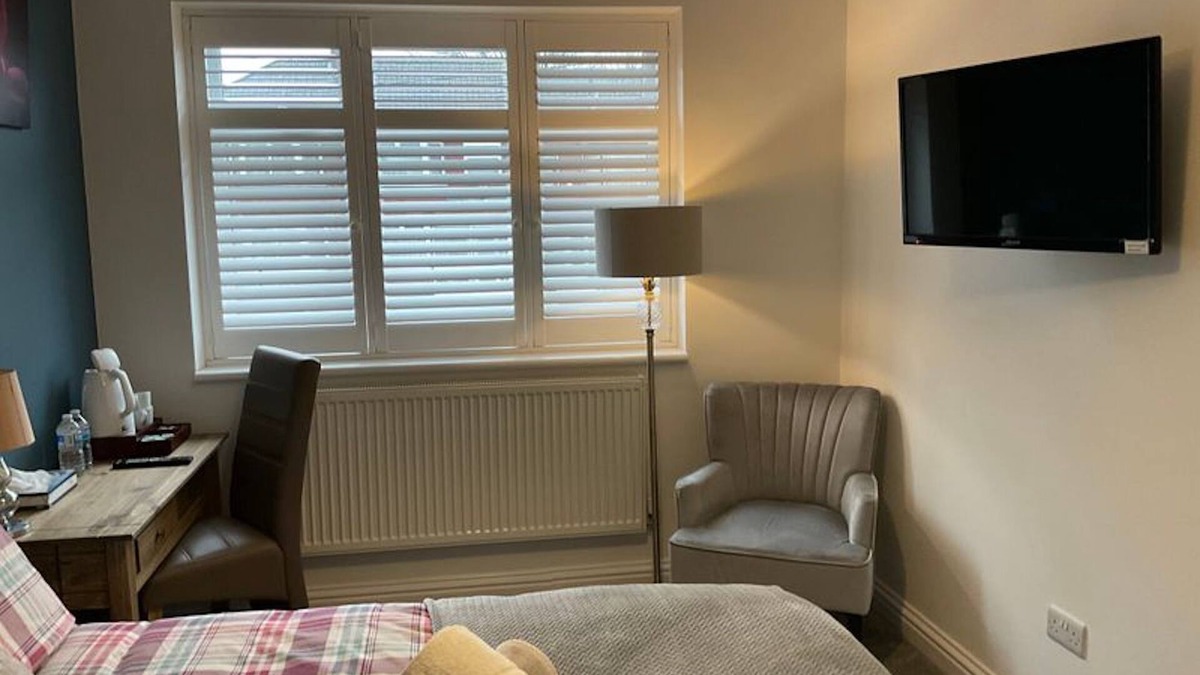 Queensbury House | Room-apple House Wembley -double Ensuite