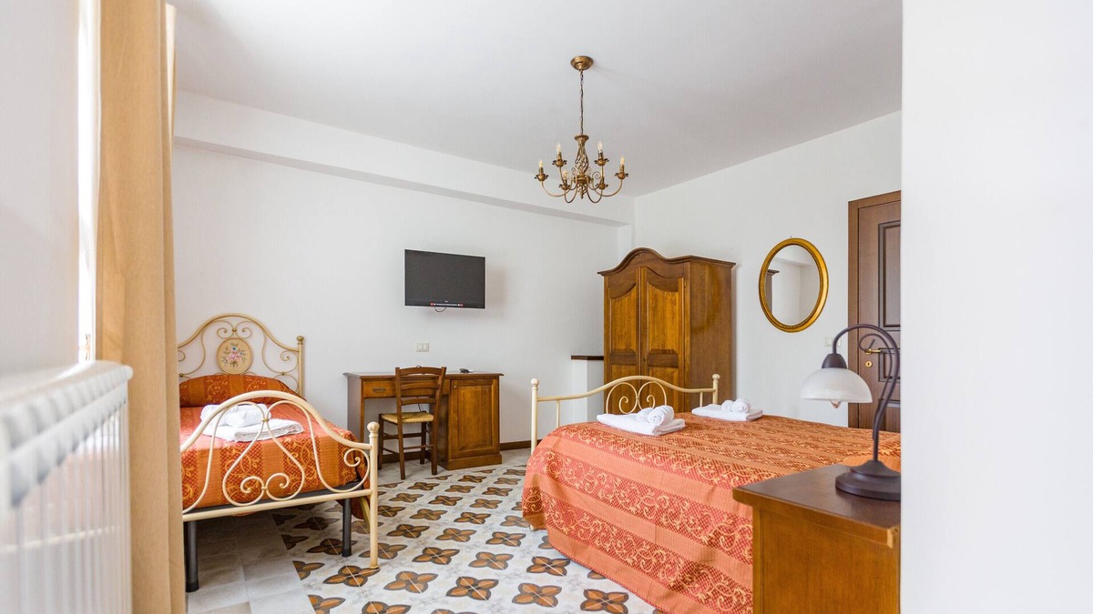 Sant'Angelo di Brolo Apartment | Room 'Arcaloro Resort Rooms Volpe', Wi-Fi and Air Conditioning