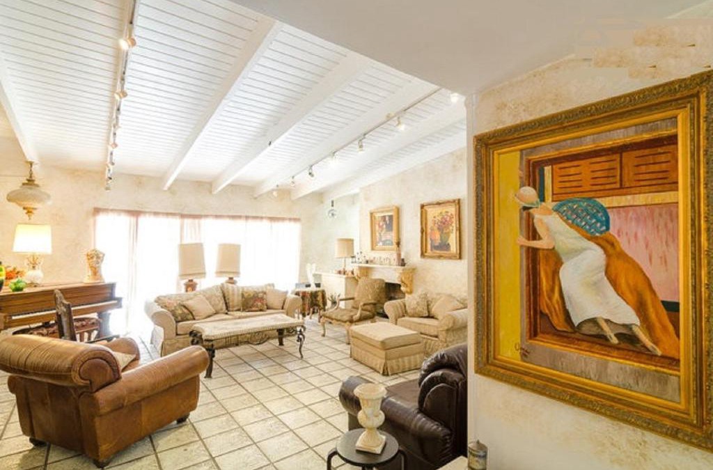 Woodland Hills Bed & Breakfast | Room at the house of Movies