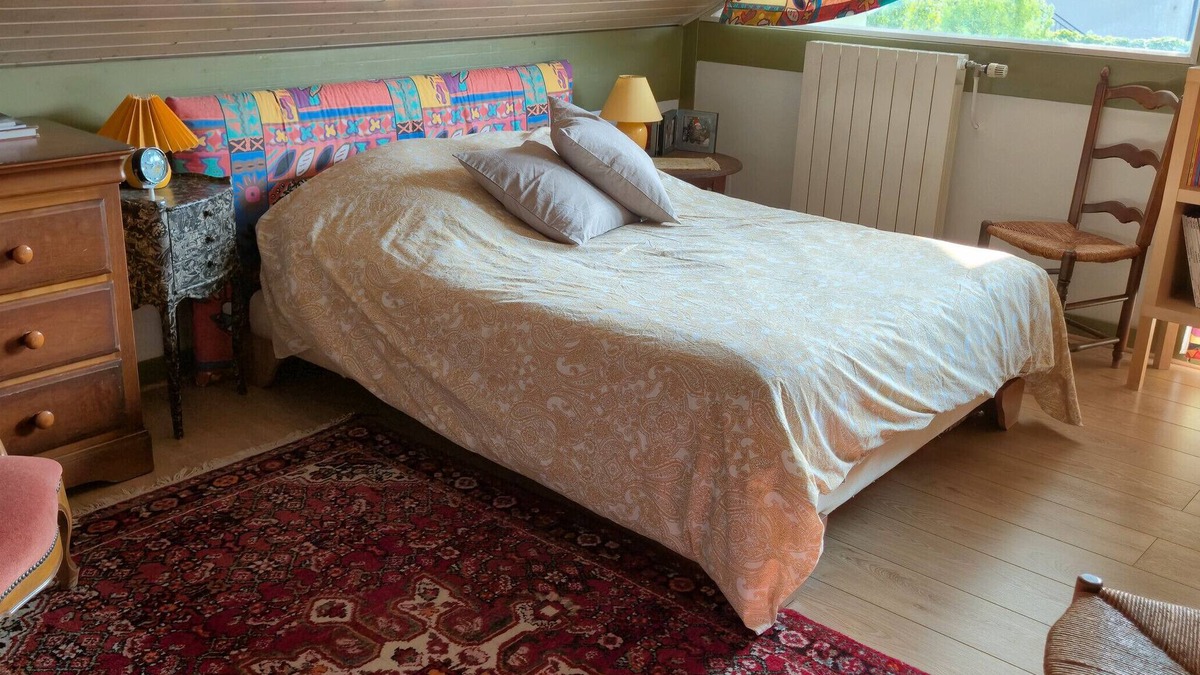 Charmes Apartment | Room + Bathroom + Balcony by the Canal