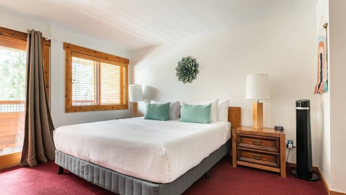 Tahoe Woods Apartment | Room by Palisades Tahoe w/heated pl & tub access.