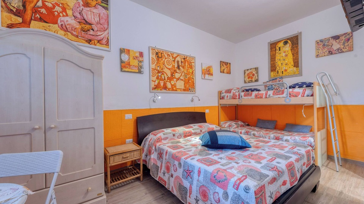Manduria Apartment | Room 'Camera 4' with Shared Garden, Wi-Fi and Air Conditioning
