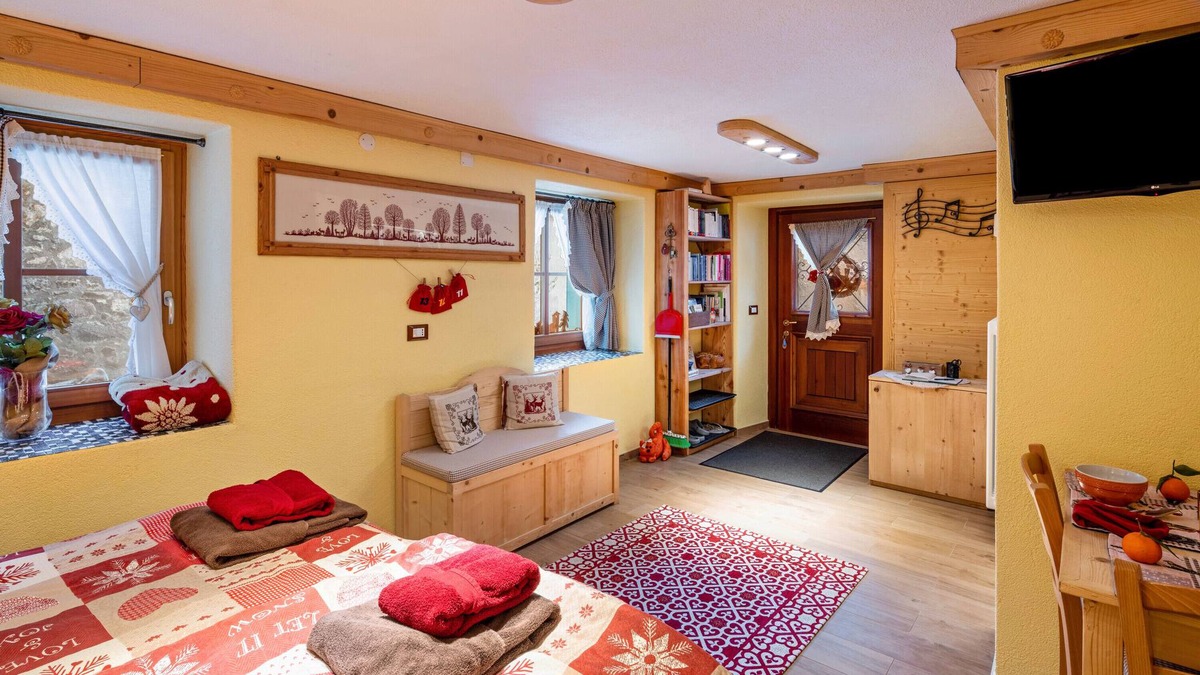 Sottoguda Apartment | Room 'Camera Ciesa Del Selmo' with Shared Garden and Wi-Fi