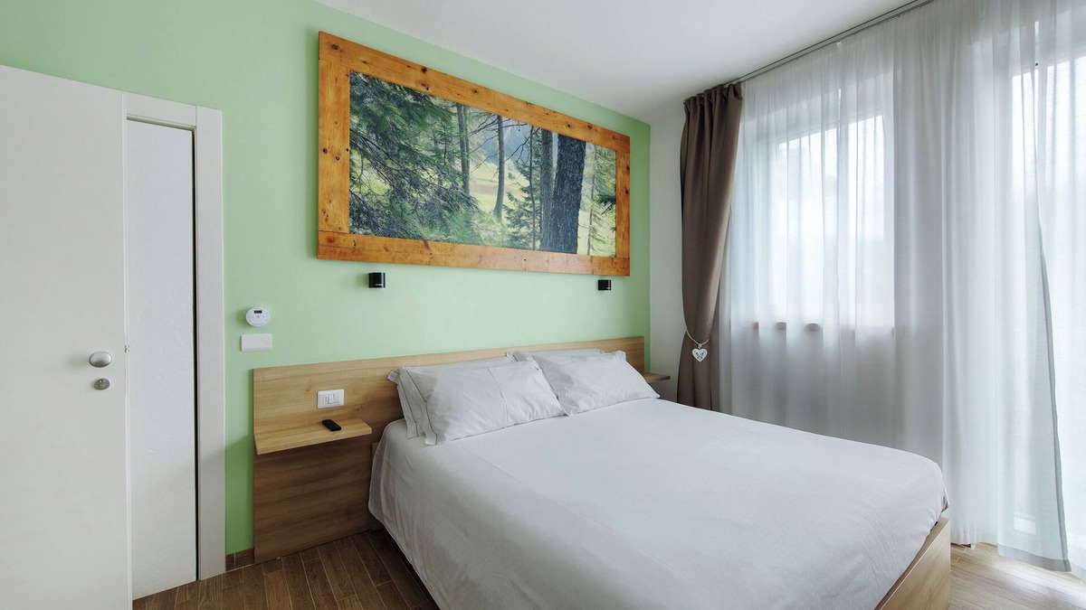 Domegge di Cadore Apartment | Room 'Camera F Bosco' with Lake View, Shared Terrace and Wi-Fi