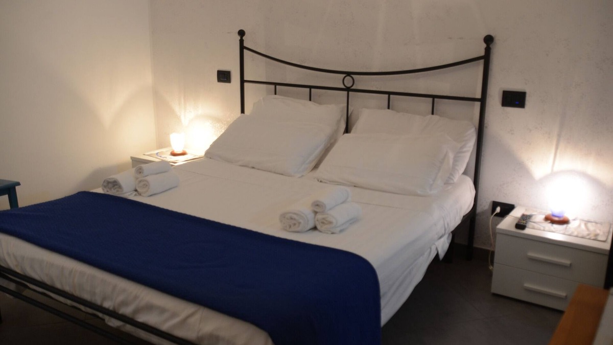 Cetara Apartment | Room 'Camera Maestrale Partial Sea View' with Sea View, Wi-Fi and Air Conditioning