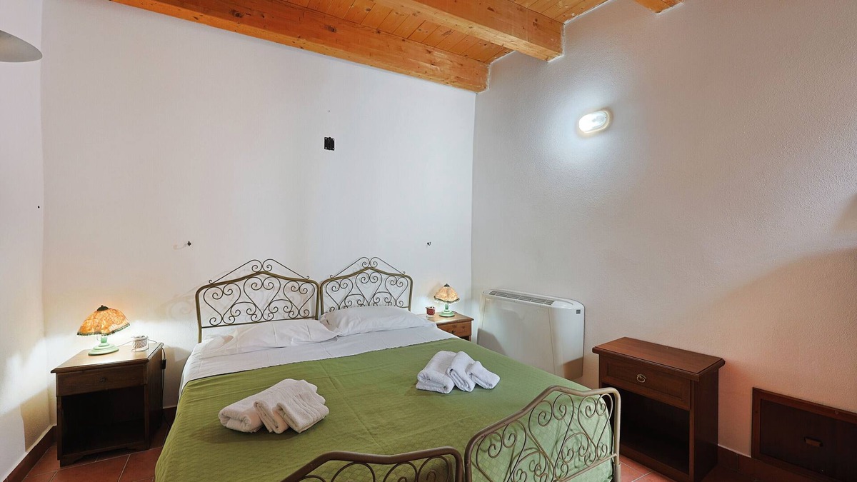 San Marco d'Alunzio Apartment | Room 'Casa Del Pensatore' with Balcony