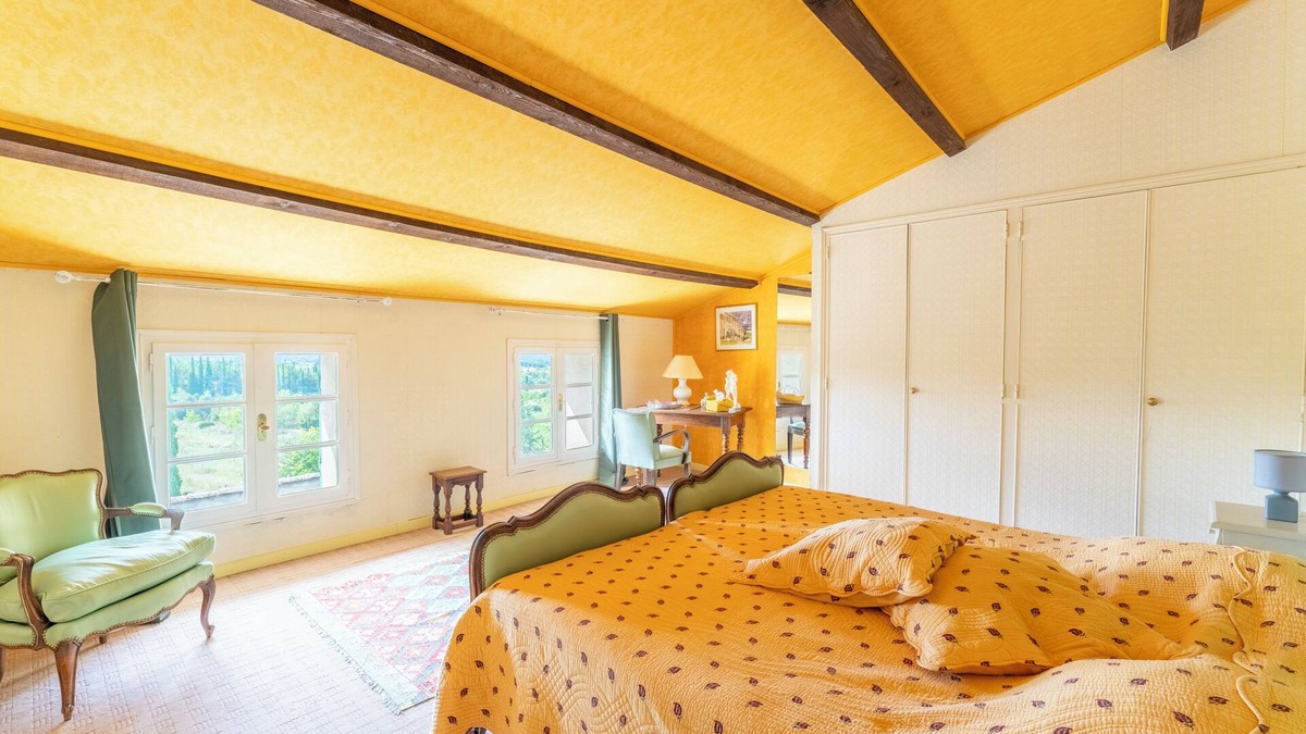 Saint-Pierre-de-Vassols Apartment | Room 'Chambre Jaune Et Chambre Bleue' with Private Pool, Shared Terrace and Wi-Fi