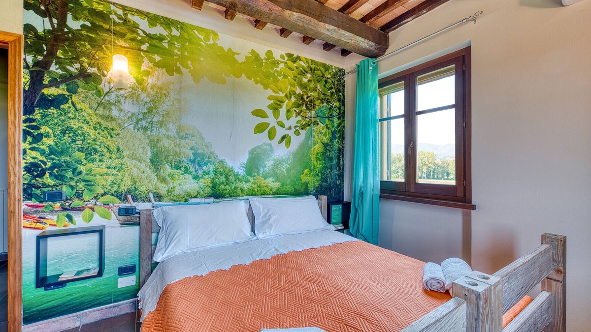 Montefalco Apartment | Room 'Cipriano' with Shared Garden, Wi-Fi and Air Conditioning