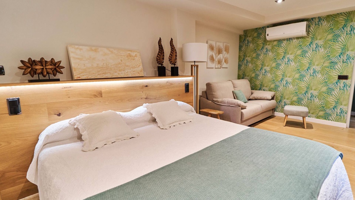 Consuegra Apartment | Room 'Doble Superior - Los Gigantes' with Shared Pool, Wi-Fi and Air Conditioning