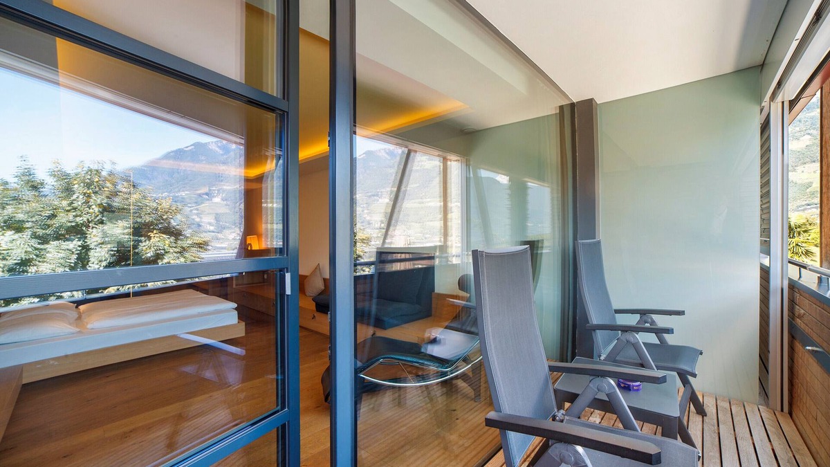 Marlengo Apartment | Room 'Doppia Vista Panoramica Sup 101' with Mountain View, Wi-Fi and Air Conditioning