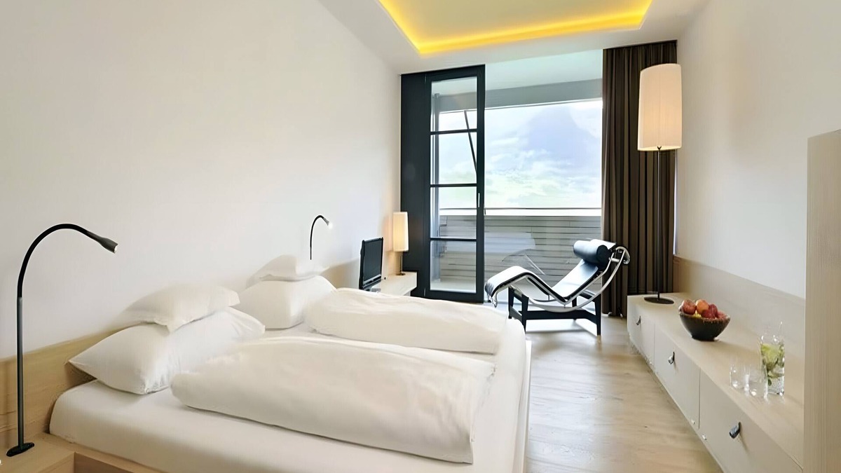 Marlengo Apartment | Room 'Doppia Vista Panoramica Sup 102' with Mountain View, Wi-Fi and Air Conditioning