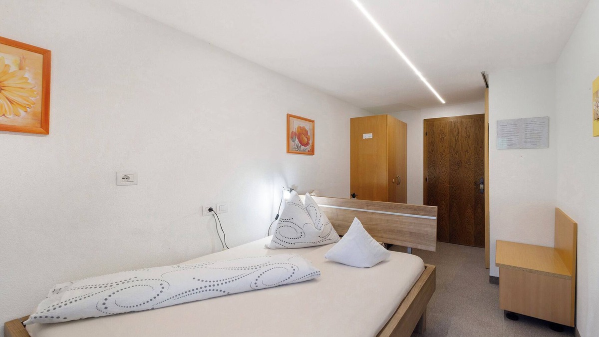 Valle Aurina Apartment | Room 'Ederhof 8' with Mountain View, Shared Terrace and Wi-Fi
