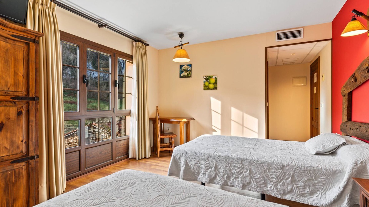 Gamonedo Apartment | Room 'El Manzano' with Shared Pool, Shared Garden and Wi-Fi