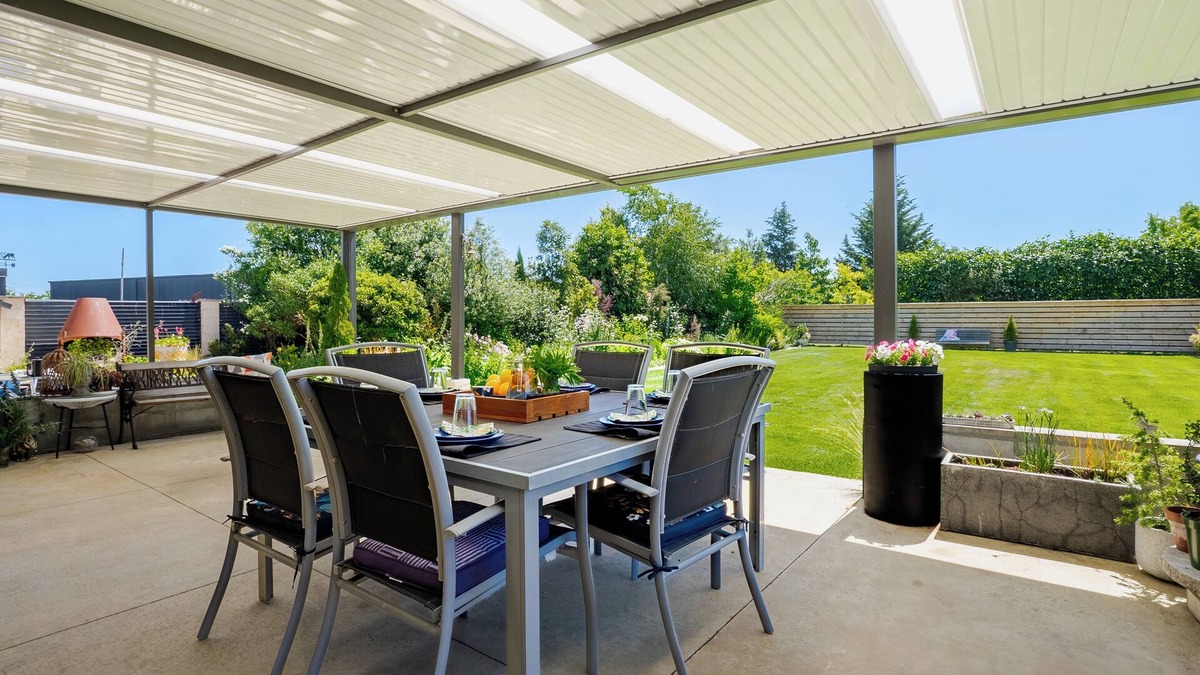 Swannanoa House | Room for all, family friendly.nOn the doorstep to fishing, skiing and adventure.