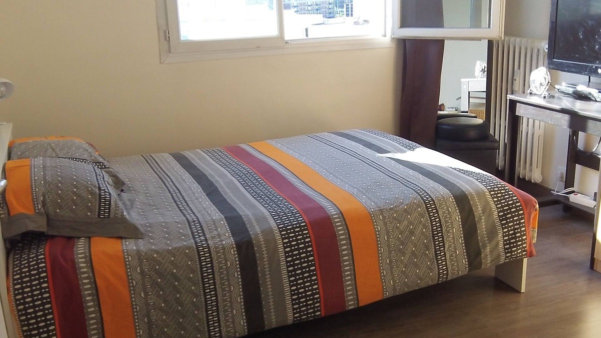 Le Kremlin-Bicetre Bed & Breakfast | Room for rent in an apartment, with secure parking space