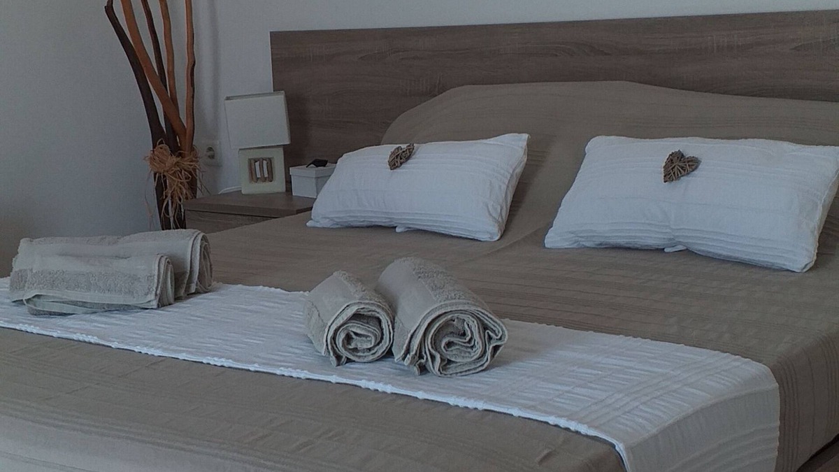 Kos Town Bed & Breakfast | Room for rent overlooking the pool with sea views, with sea view.