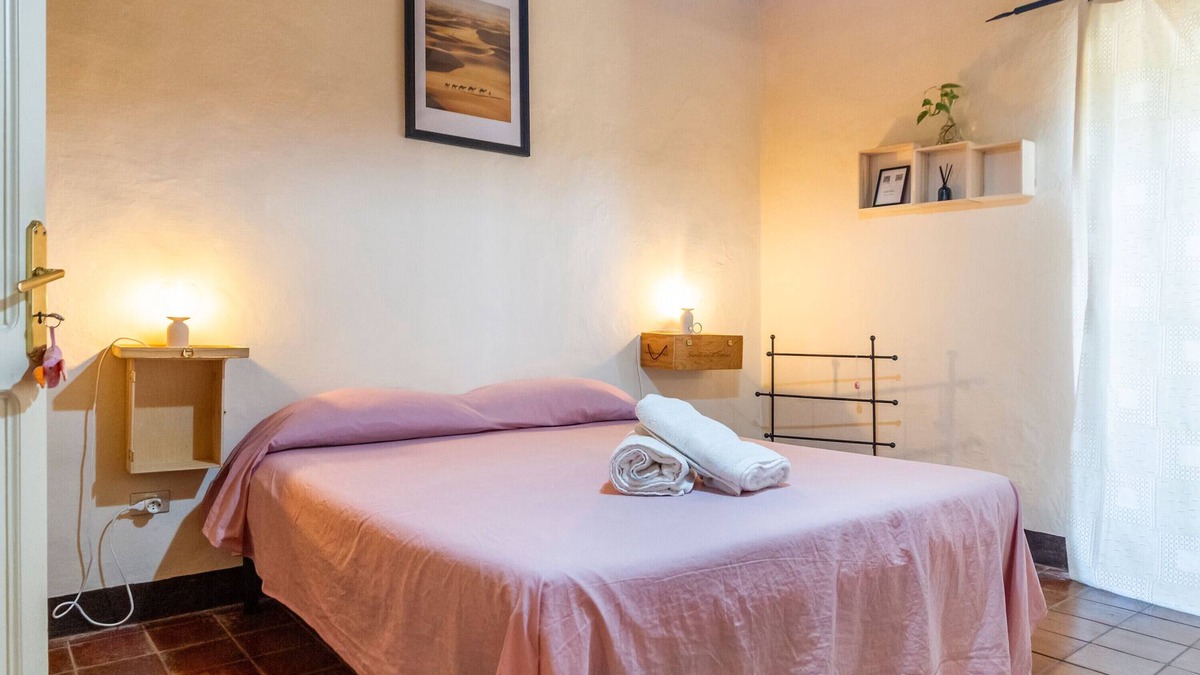 Gavorrano Apartment | Room 'Ghianda' with Shared Garden, Balcony and Wi-Fi