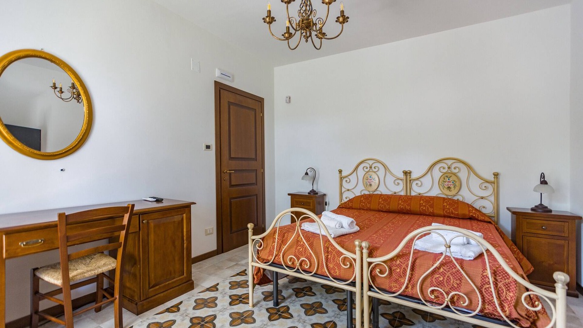 Sant'Angelo di Brolo Apartment | Room 'Ghiro' with Mountain View, Wi-Fi and Air Conditioning