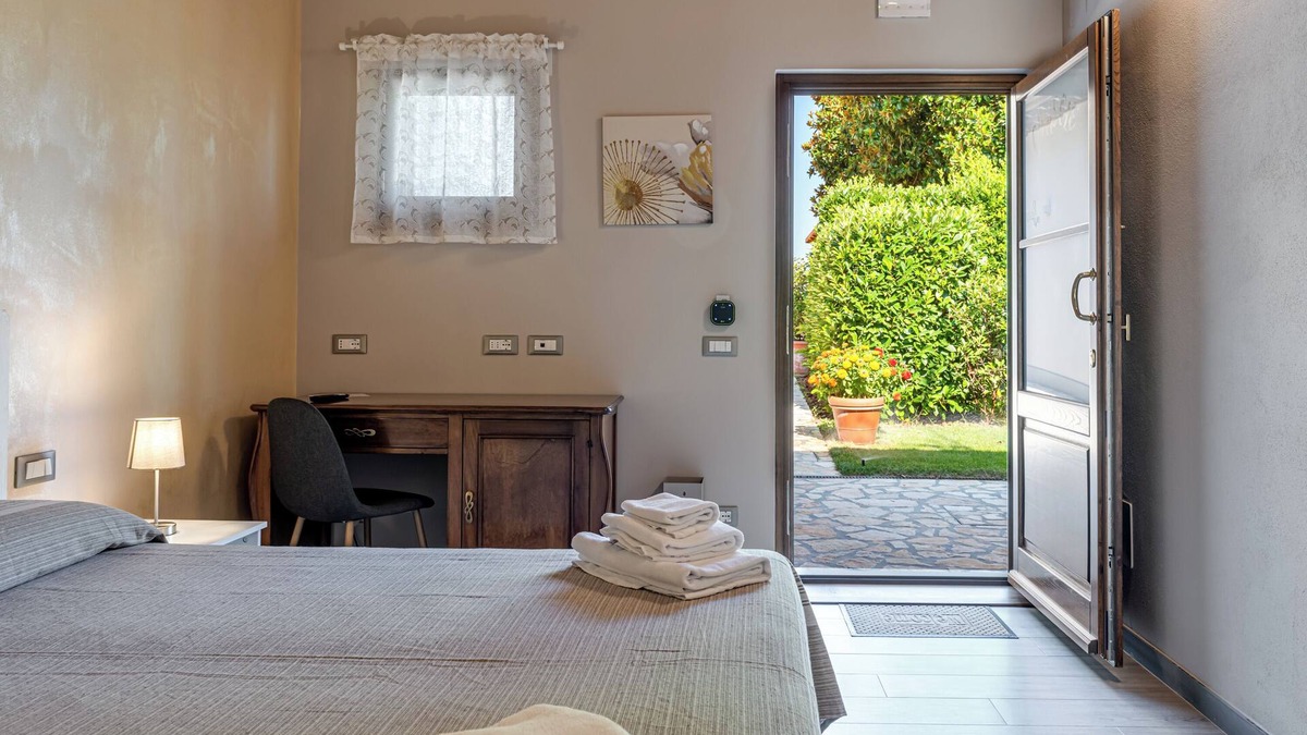 Borgo San Lorenzo Apartment | Room 'Il Borghetto Girasole' with Shared Garden, Wi-Fi and Air Conditioning