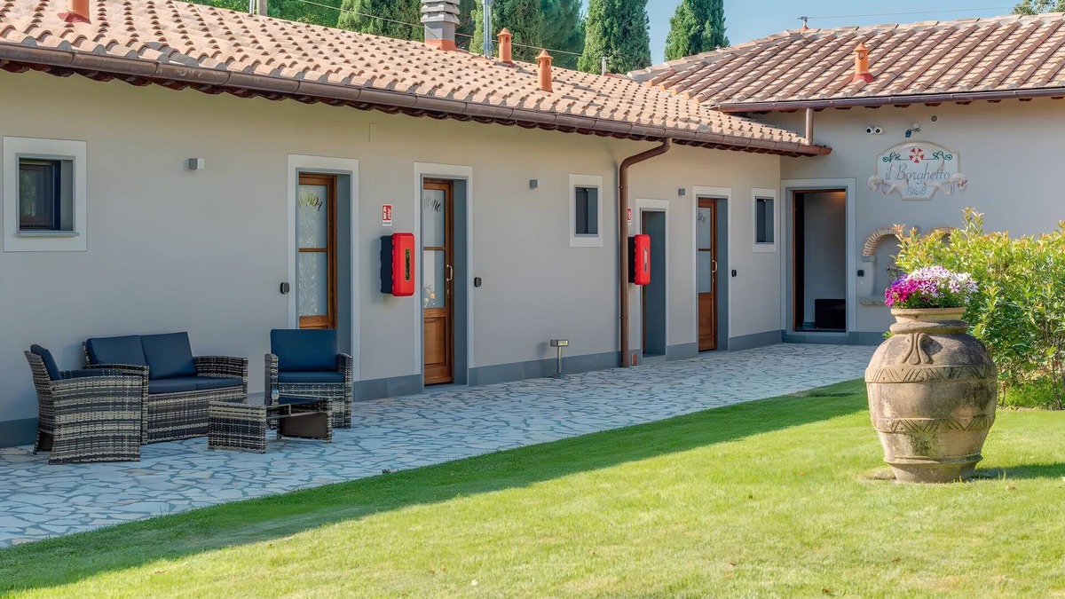 Borgo San Lorenzo Apartment | Room 'Il Borghetto Lavanda' with Shared Garden, Wi-Fi and Air Conditioning