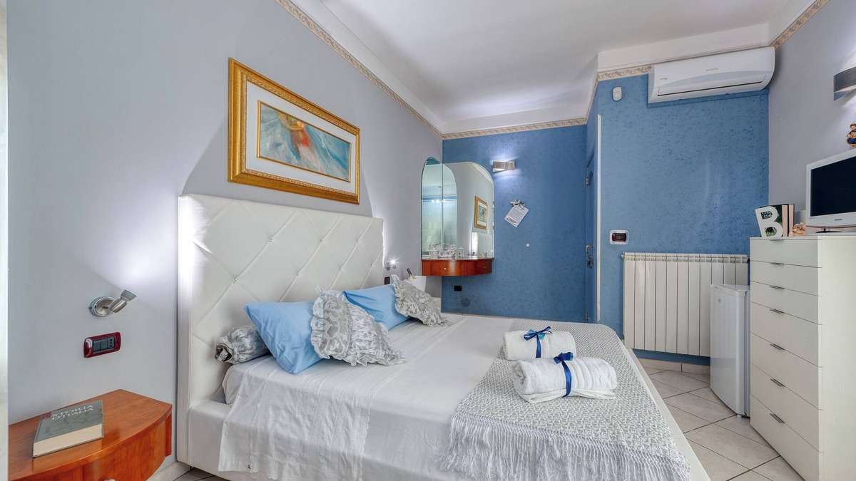 Salice Salentino Apartment | Room 'Il Geco - Blu' with Shared Terrace, Wi-Fi and Air Conditioning