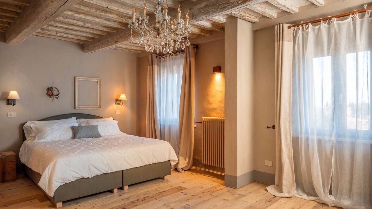 Campiglia d'Orcia Apartment | Room 'Il Teatro' with Shared Garden, Wi-Fi and Air Conditioning