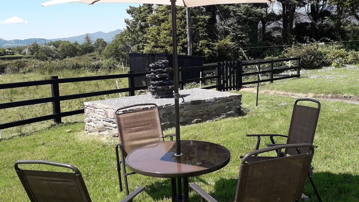 Sneem House | Room in Apartment - 1 Bedroom In A Homely Home With A Lovely Farm