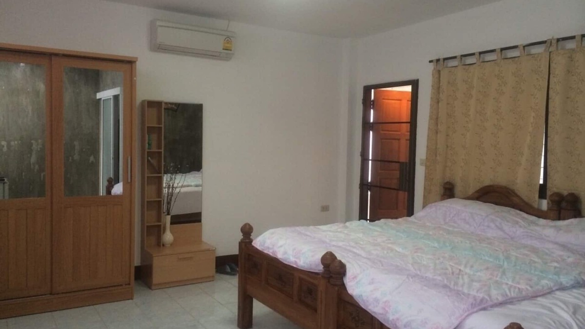 Pa Daet Bed & Breakfast | Room in Aviary styled environment, a chatters' space that can seat 11 pax