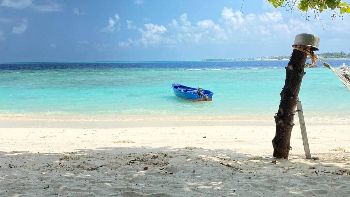 Thulusdhoo Island House | Room in B&B - Master Suite Family Room With Views of the Ocean
