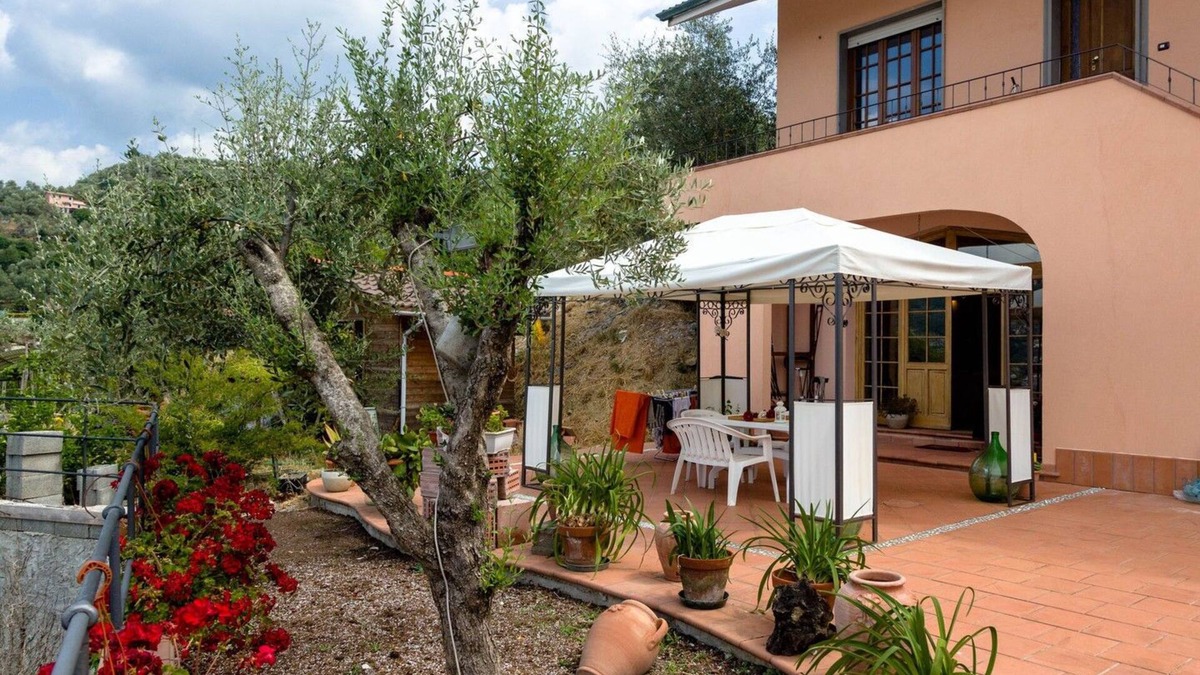 Cogorno Villa | Room in Guest Room - Hillside Room With Garden and sea View No8264