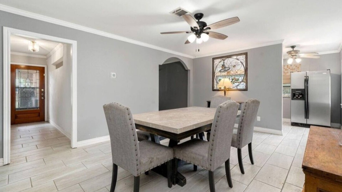 Southbelt/Ellington House | Room in house close to Hobby airport Houston