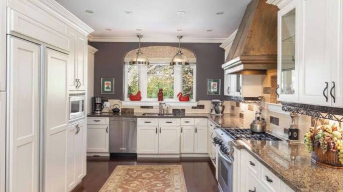 Forest Hill South Apartment | Room in the safest neighbourhood in Toronto