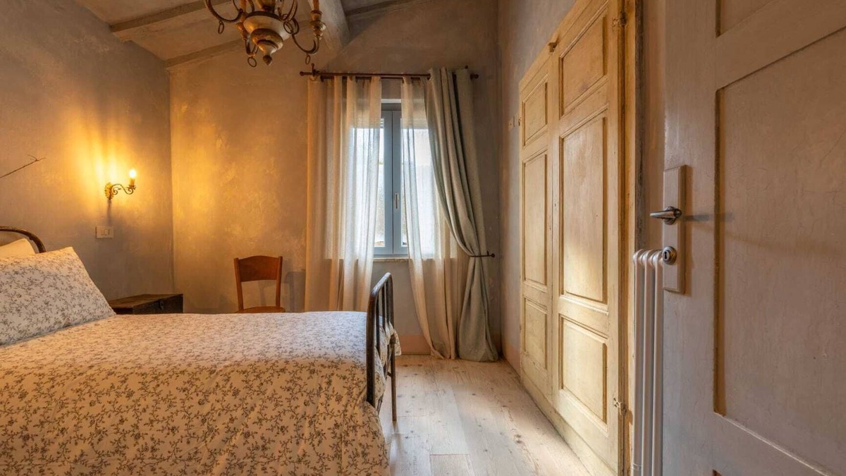 Campiglia d'Orcia Apartment | Room 'L'imbrunire - L'opificio' with Shared Garden, Wi-Fi and Air Conditioning