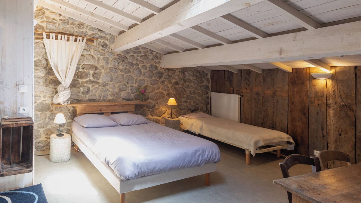 Valgorge Apartment | Room 'La Ferme De Chalas - Dénave' with Shared Pool, Shared Terrace and Wi-Fi