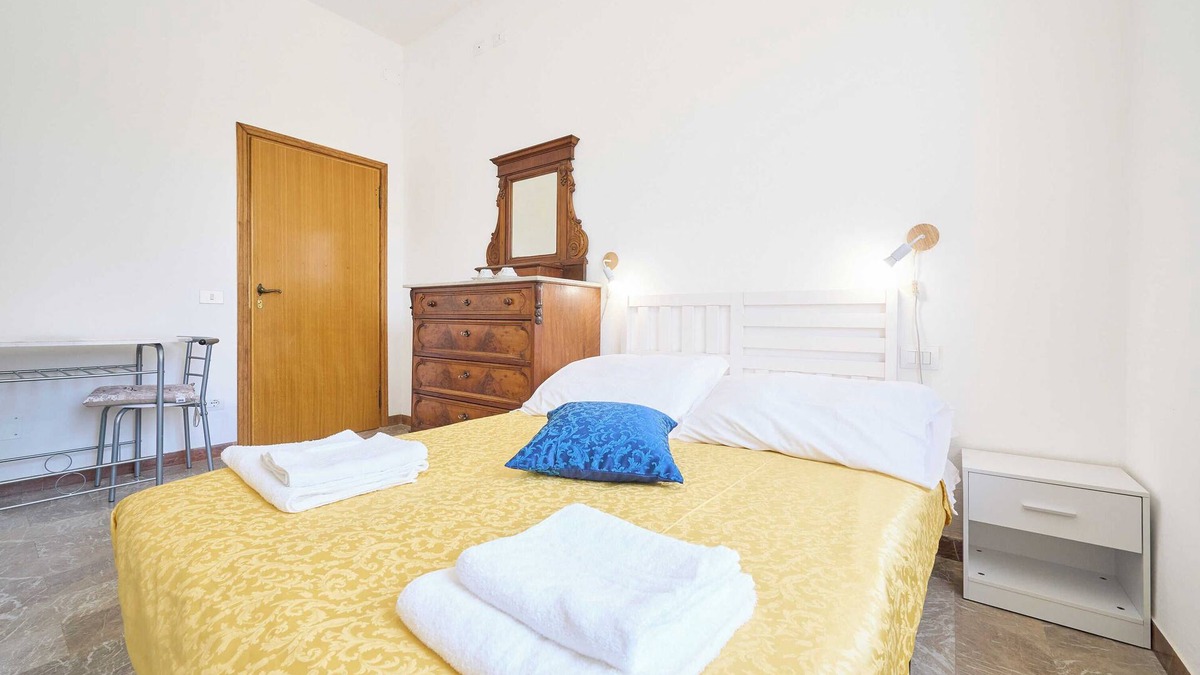 Scarlino Scalo Apartment | Room 'La Lenzerina' with Shared Garden and Wi-Fi