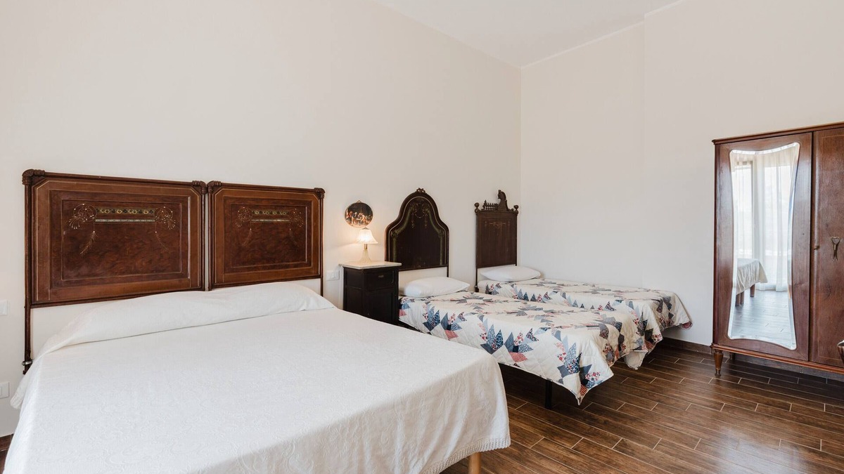 Rilievo Apartment | Room 'Lanterna' with Mountain View, Wi-Fi, and Air Conditioning