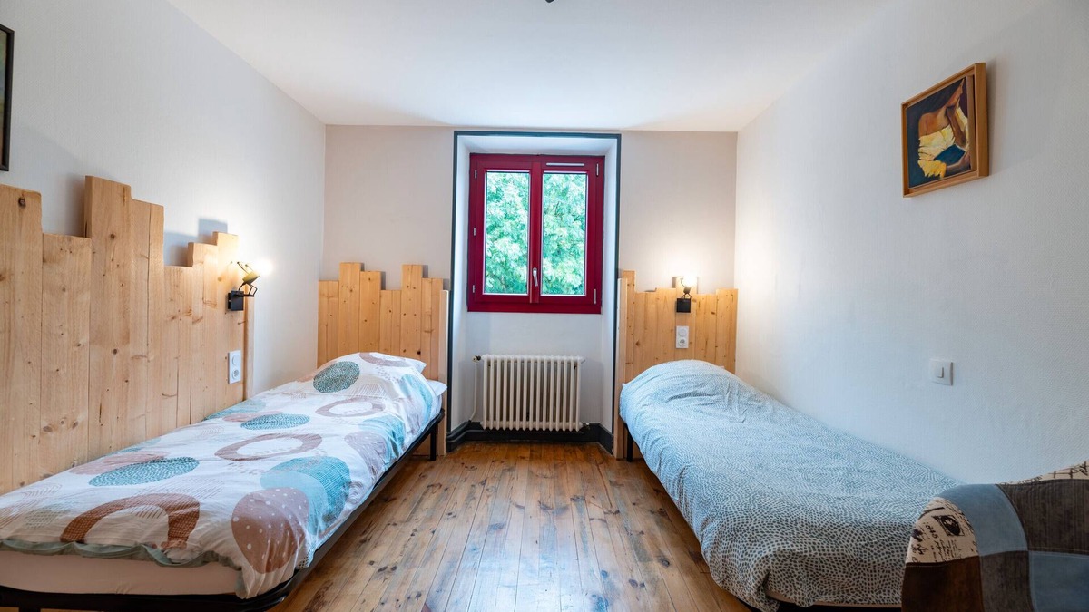 Vassieux-en-Vercors Apartment | Room 'Les Carlines 3' with Mountain View, Shared Terrace and Wi-Fi