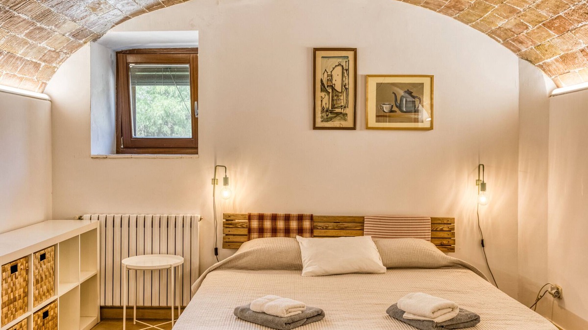 Borrassa Apartment | Room 'Marduix' with Shared Pool, Shared Terrace and Wi-Fi