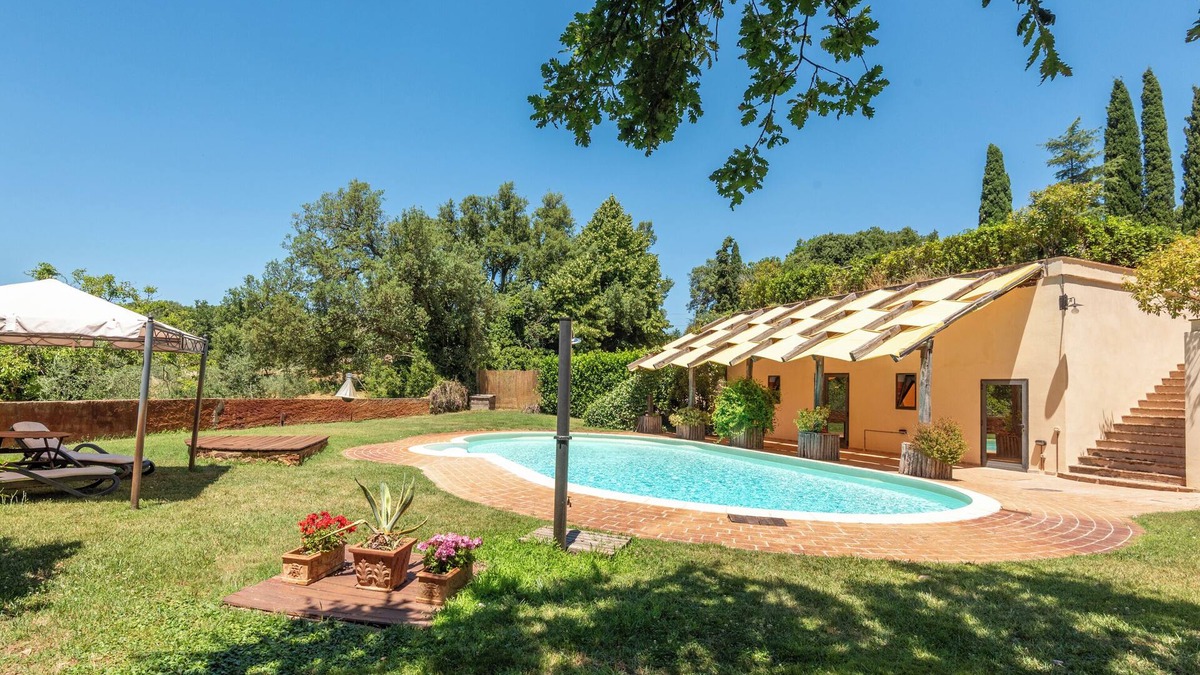Monticiano Apartment | Room 'Marroneto - Camera 2' with Mountain View, Shared Pool and Wi-Fi