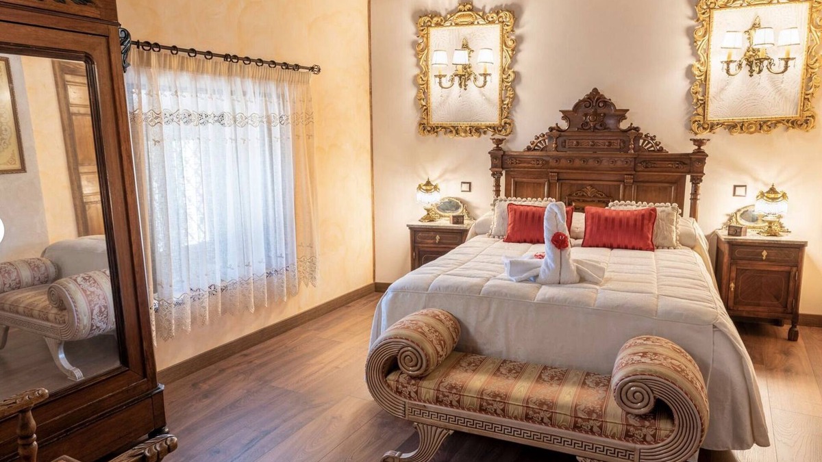 Noves Apartment | Room 'Mencía' with Shared Pool, Shared Terrace and Wi-Fi