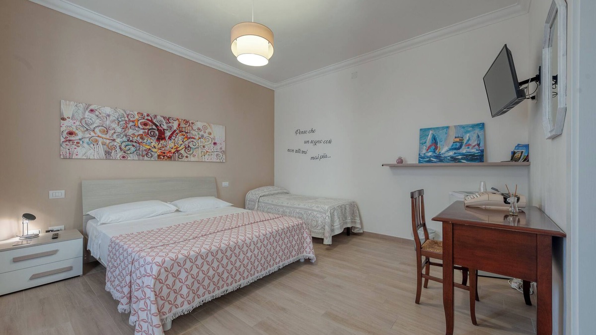 Squinzano Apartment | Room 'Nel Blu Dipinto Di Blu' with Shared Terrace, Wi-Fi and Air Conditioning