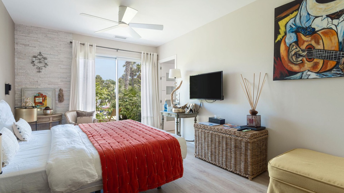 Saint-Nazaire Apartment | Room 'Nomade' with Shared Pool, Wi-Fi and Air Conditioning