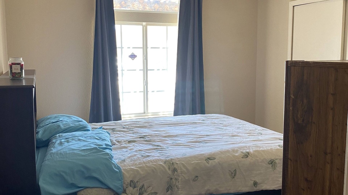 Ranchito House | ROOM ONLY! Safe, family oriented neighborhood.