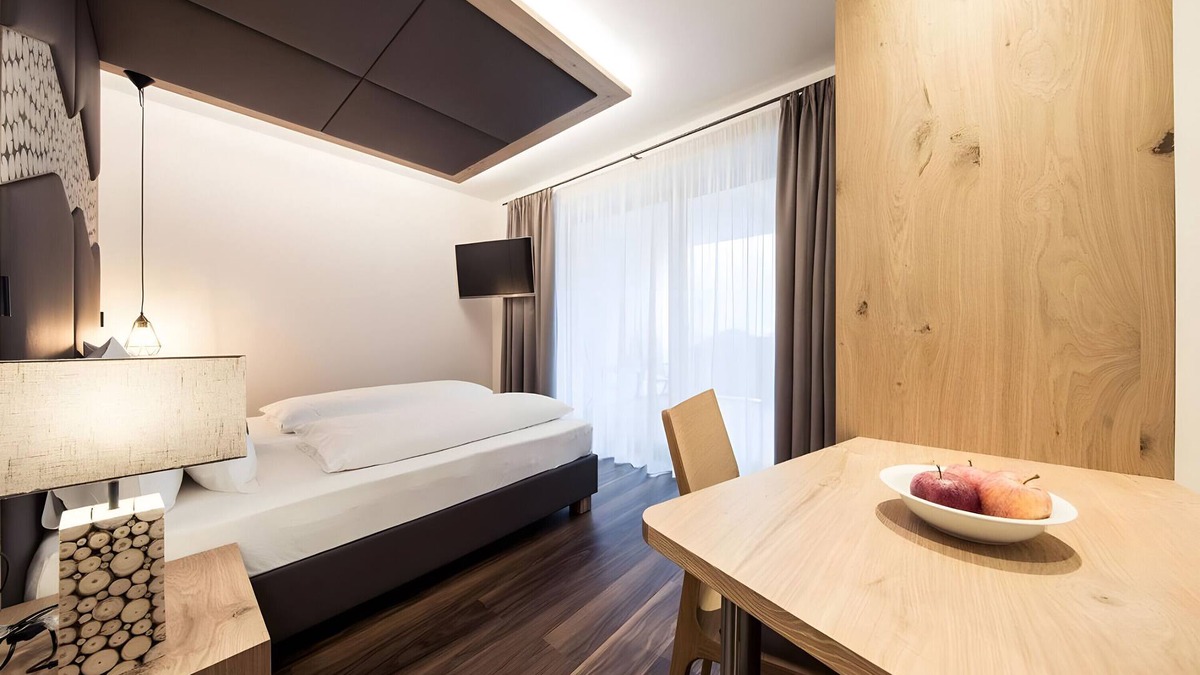 Plan Apartment | Room 'Panorama - Das Gästezimmer Ll' with Mountain View, Shared Terrace and Wi-Fi