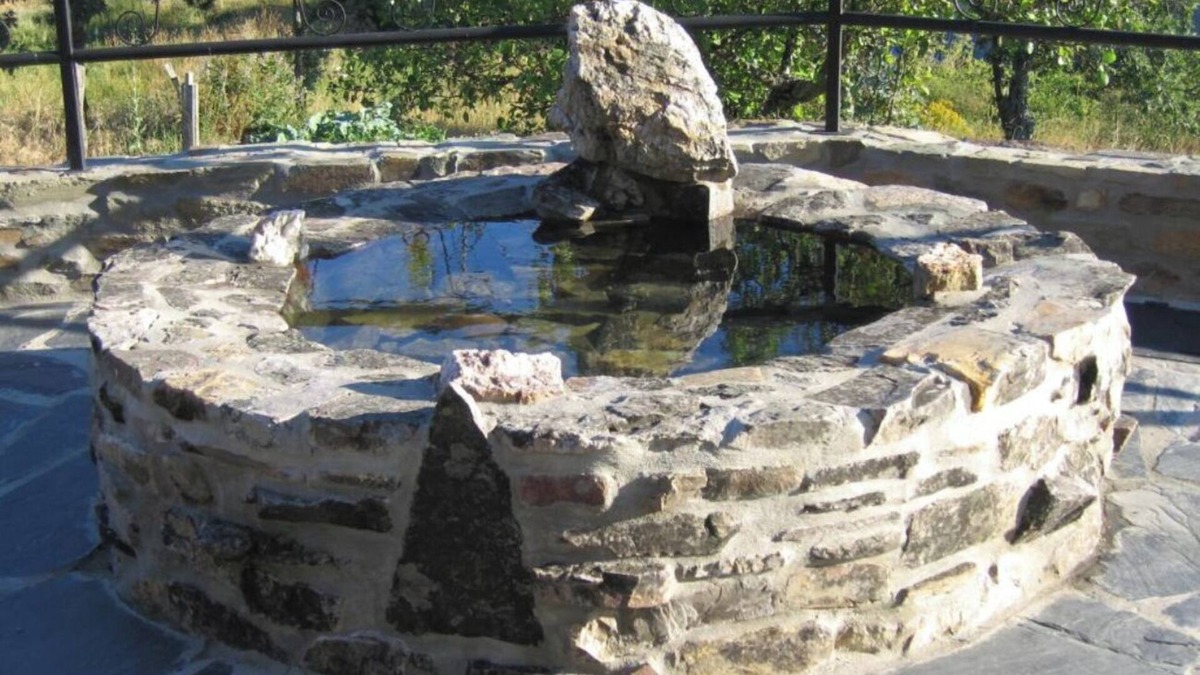 Santa Cruz de Montes House | Room 'Peñainfierna Con Chimenea' with Mountain View, Shared Garden and Wi-Fi