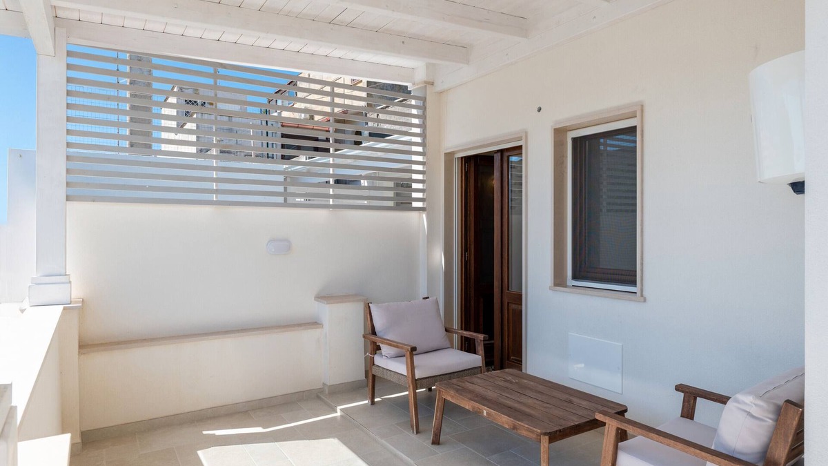 Pulsano Apartment | Room 'Primo Piano - Camera 2' with Private Garden, Wi-Fi and Air Conditioning