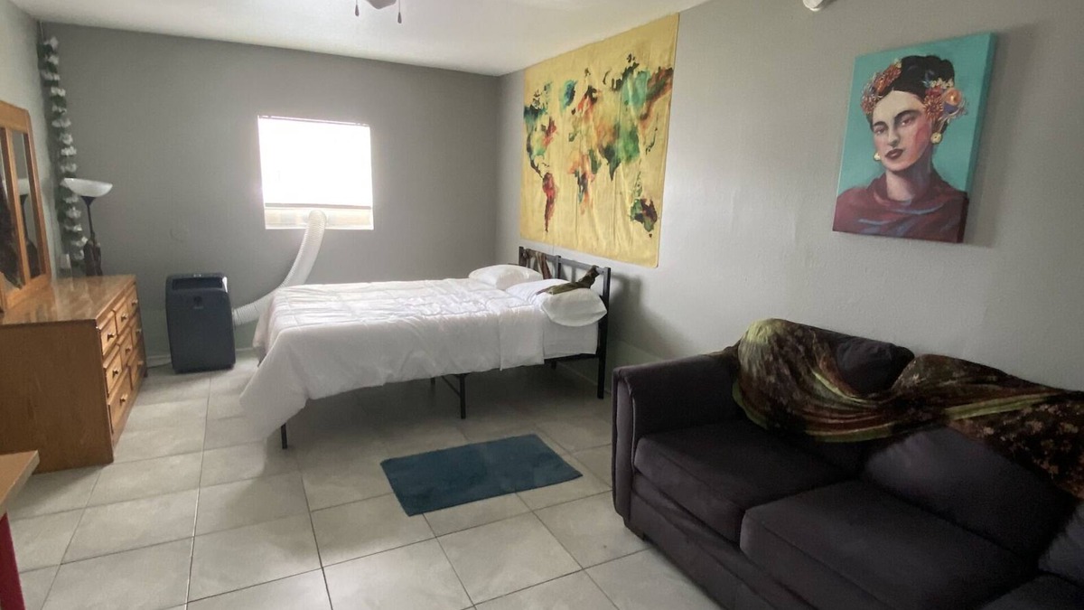 Orlando House | Room Private Entrance/BathroomUCF Area