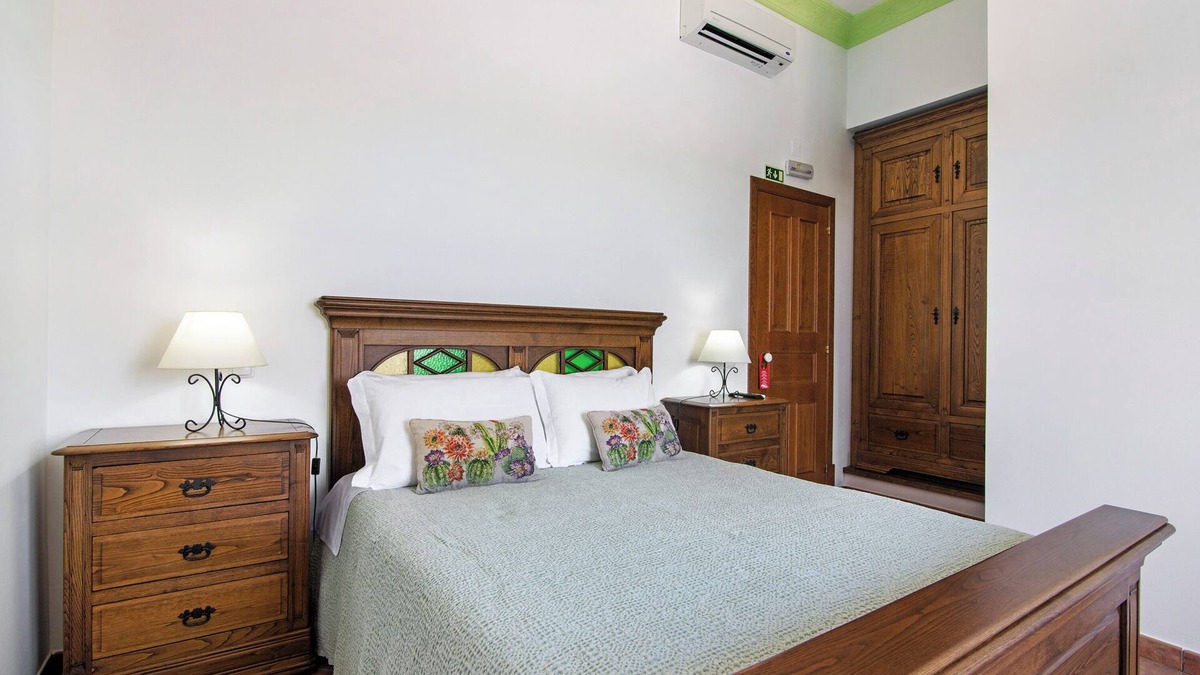 Espirito Santo Apartment | Room 'Quarto Verde - Countryside View with Patio' with Shared Pool, Wi-Fi and Air Conditioning