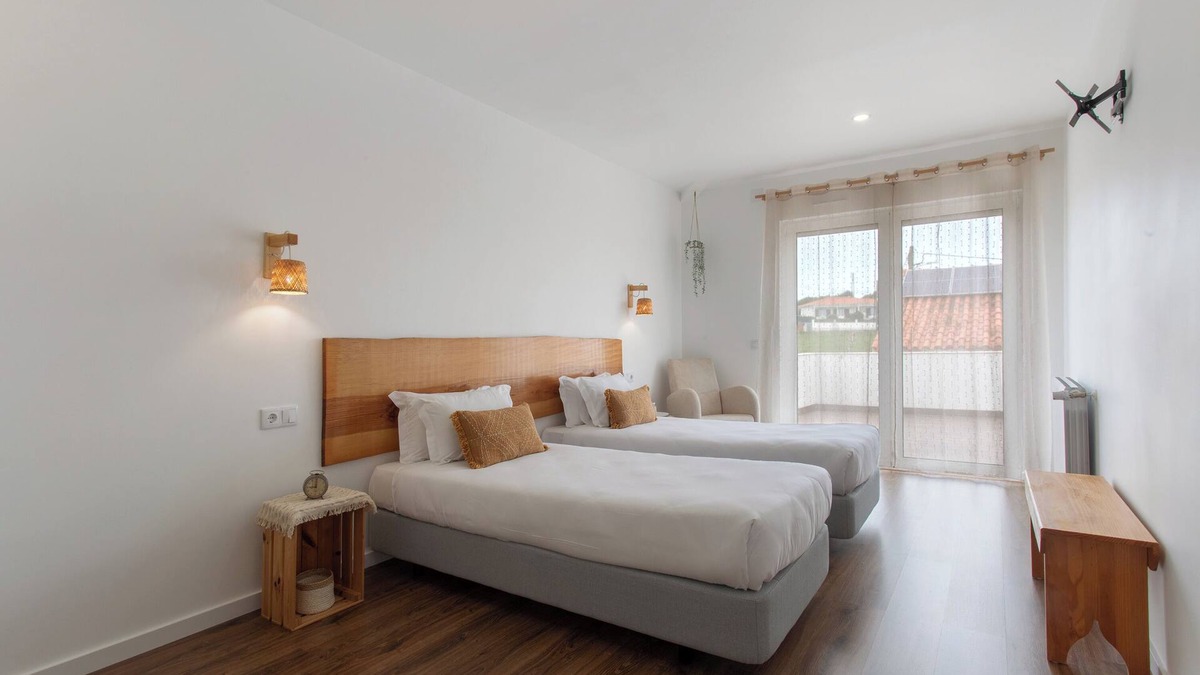 Famalicao Apartment | Room 'Quinta Dos Raposos - Suite Ar' with Shared Pool, Shared Terrace and Wi-Fi