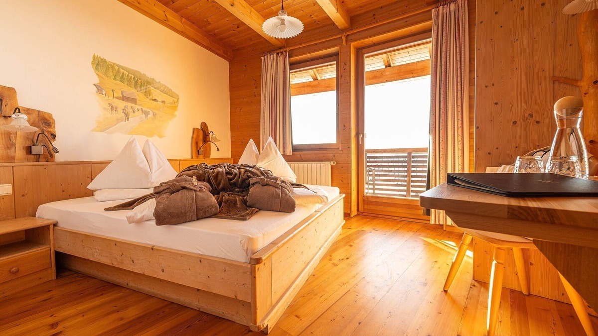 Bressanone Apartment | Room 'Rossalm Panoramic Room 4' with Shared Terrace, Shared Garden and Wi-Fi